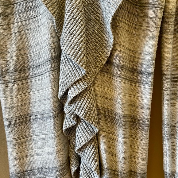 GUC WHBM SM GRAY STRIPED SILVER METALLIC V-NECK RUFFLED FRONT LONG SLEEVE CARDI - Picture 3 of 11